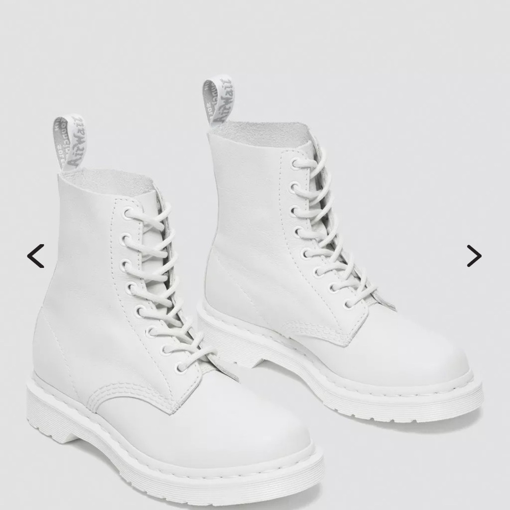 Dr. Martens 1460 MONO SMOOTH LEATHER LACE UP BOOTS